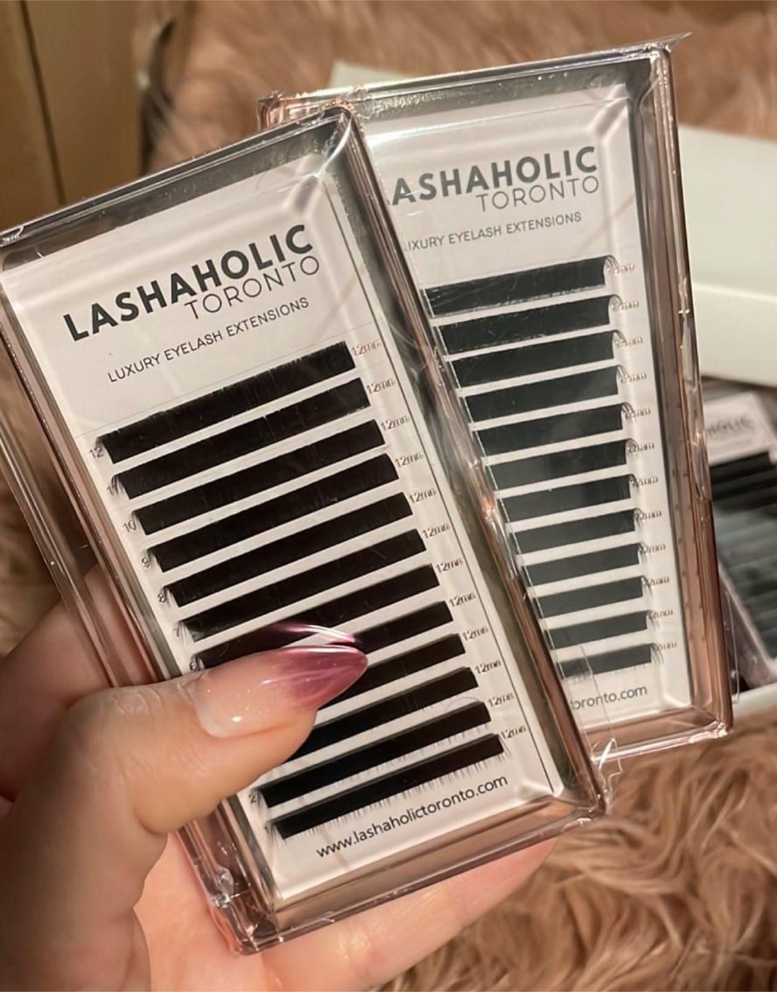Lashaholic Toronto Luxury Eyelash Extensions