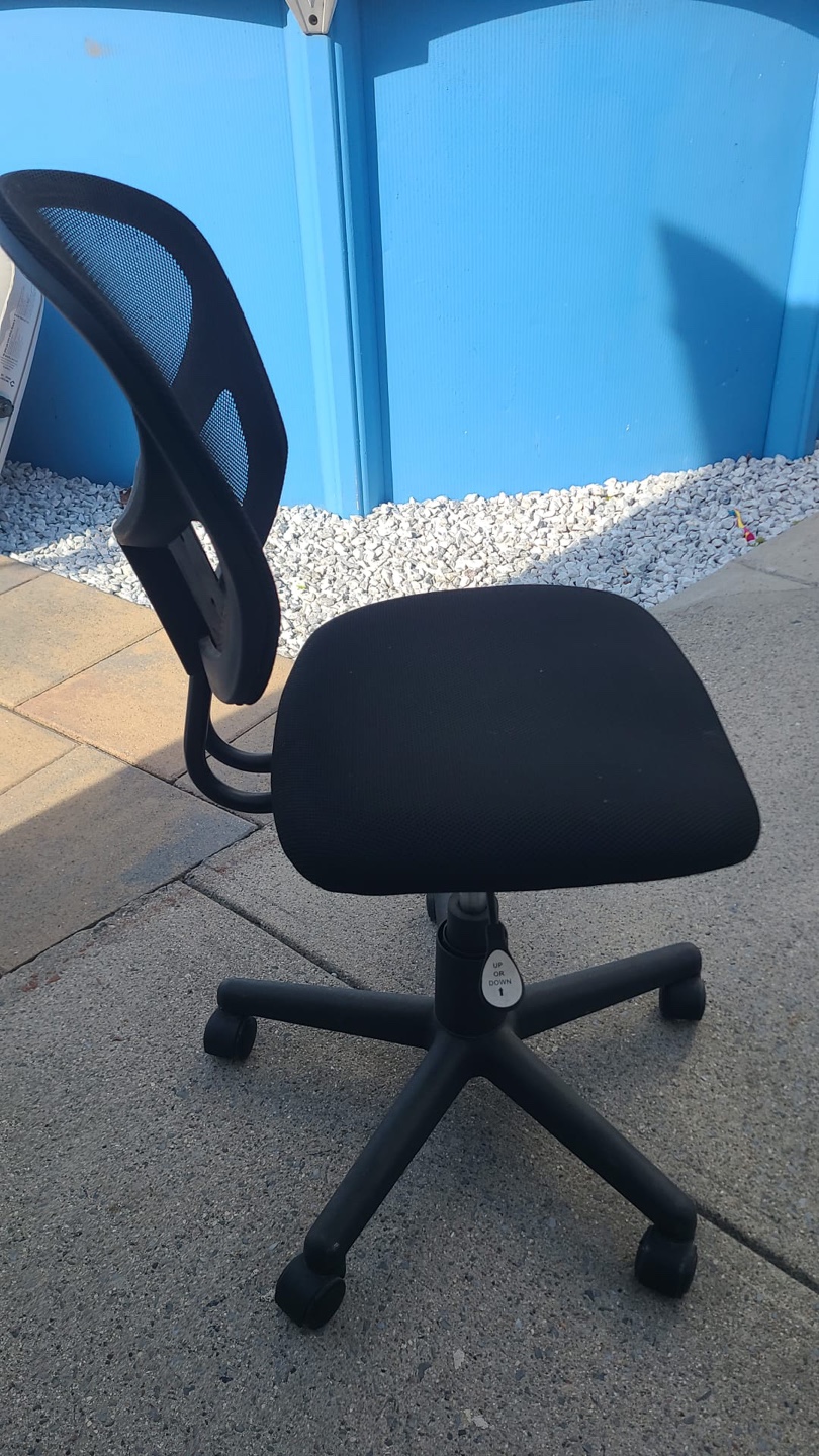 Black Mesh Office Chair - photo 2
