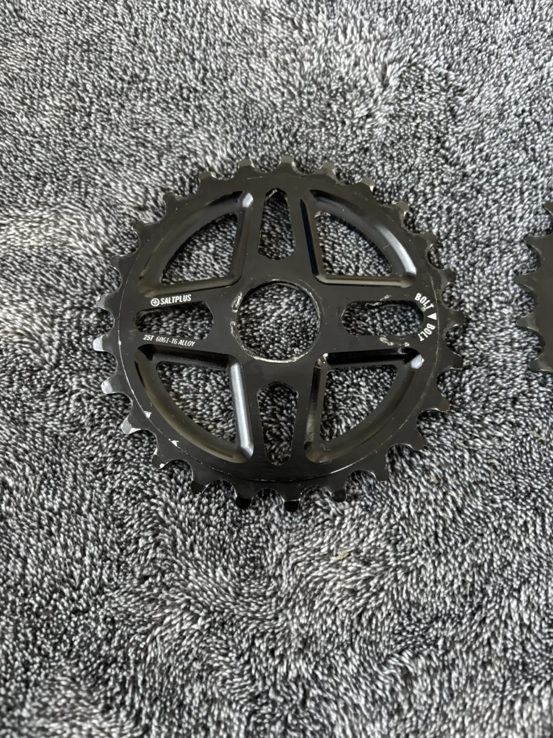 Salt Plus Center Sprocket 25t & Sunday Stock Sprocket 25t image indicator(2)