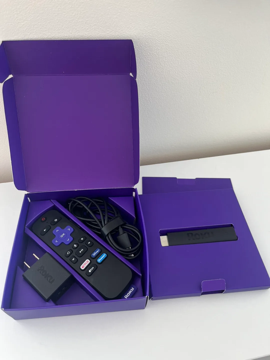 Samsung 27" TV & Roku Streaming Stick 4K image indicator(4)