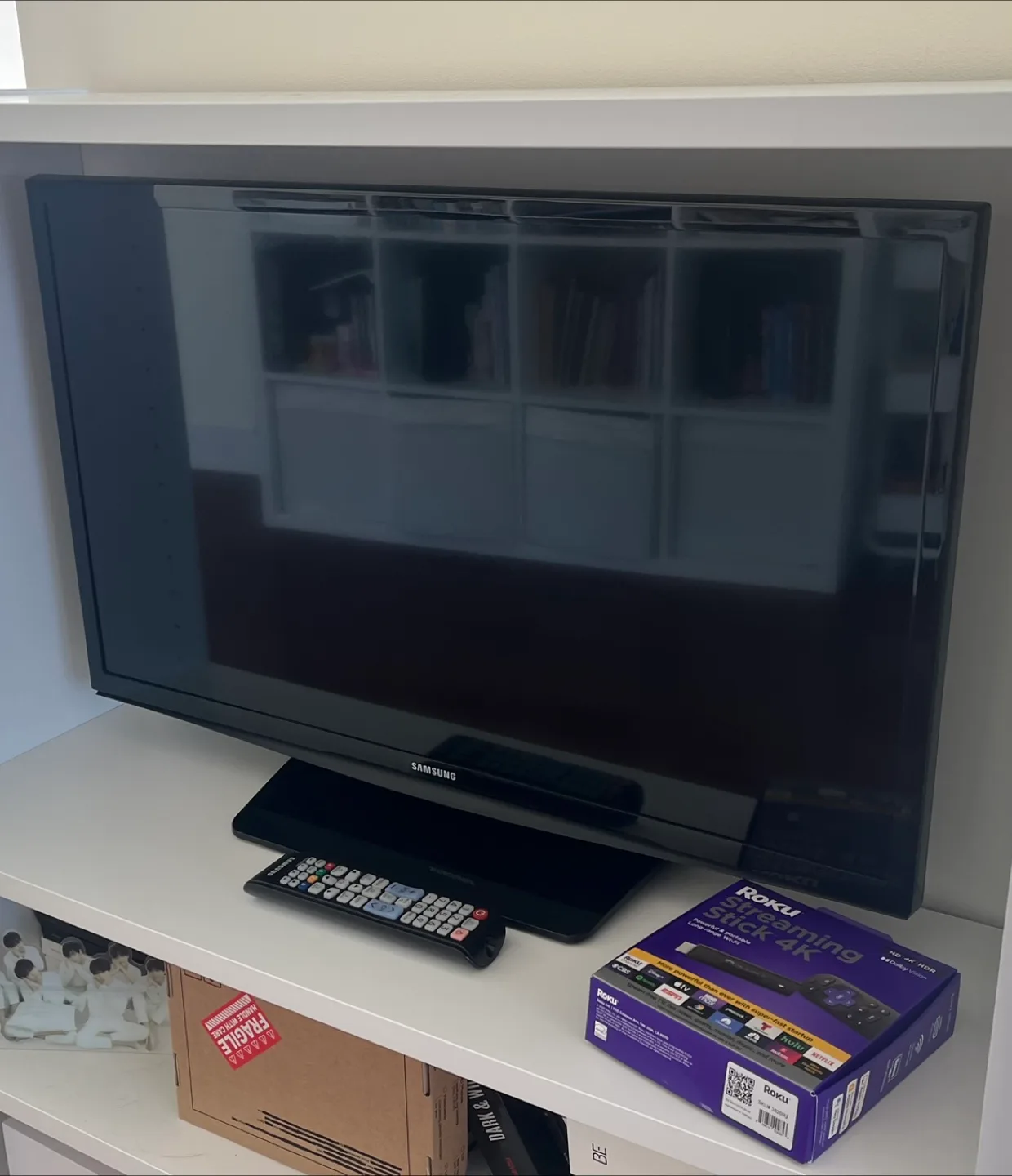 Samsung 27" TV & Roku Streaming Stick 4K image indicator(5)