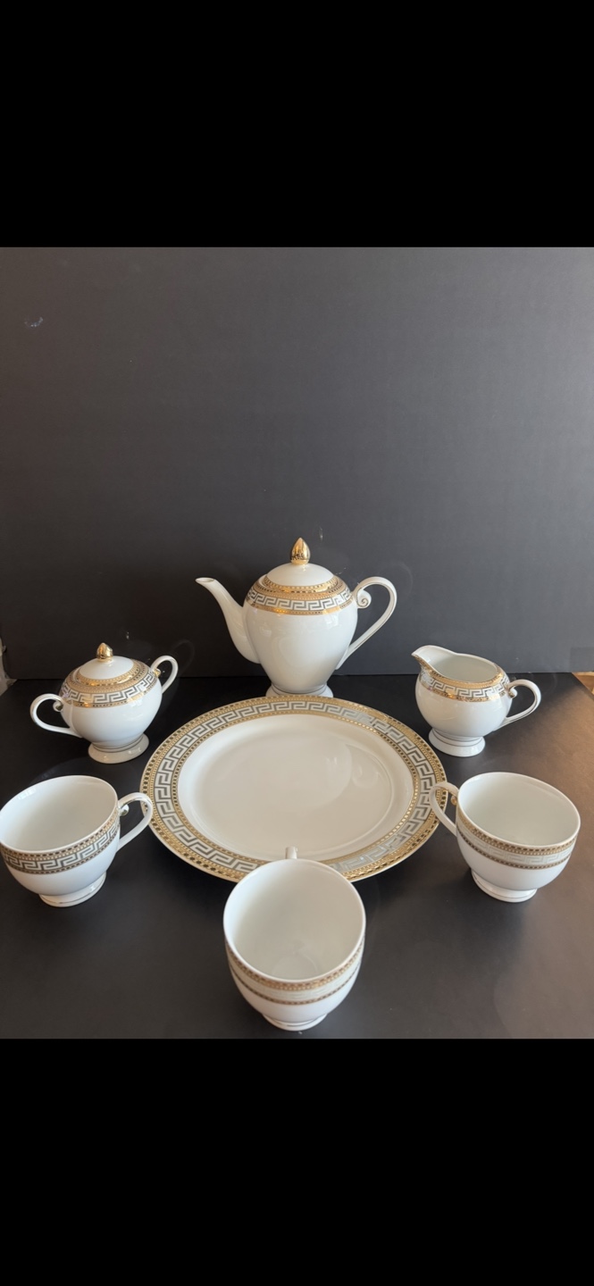 Elegant Gold and White Tea Set - photo 4