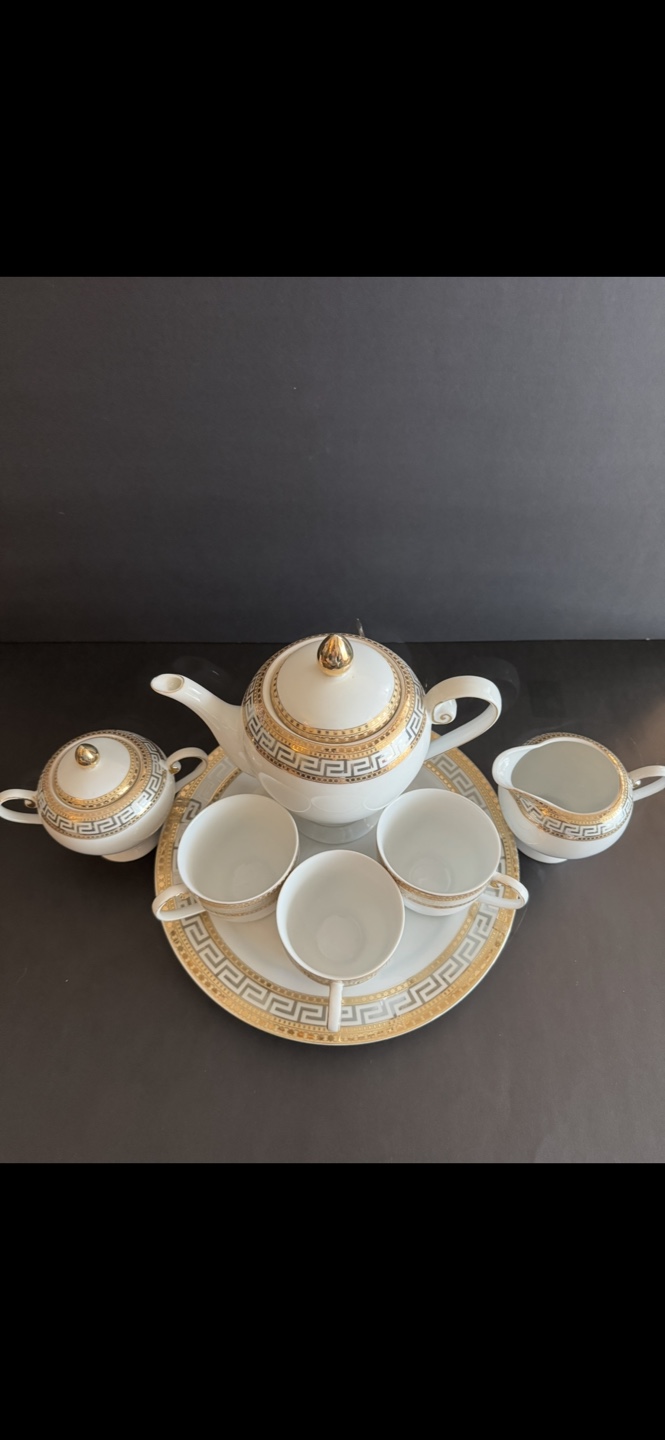 Elegant Gold and White Tea Set - photo 2
