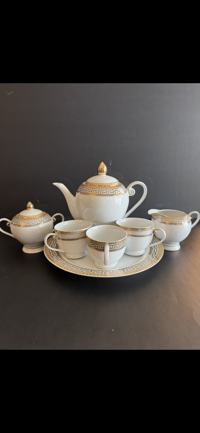 Elegant Gold and White Tea Set - photo 3
