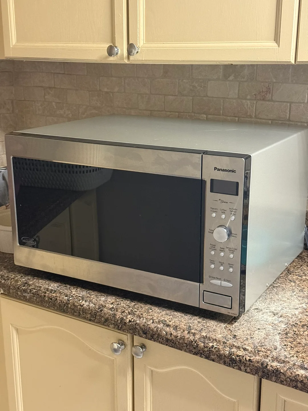 Panasonic NN-SD965S 2.2 Cu. Ft. Stainless thumbnail