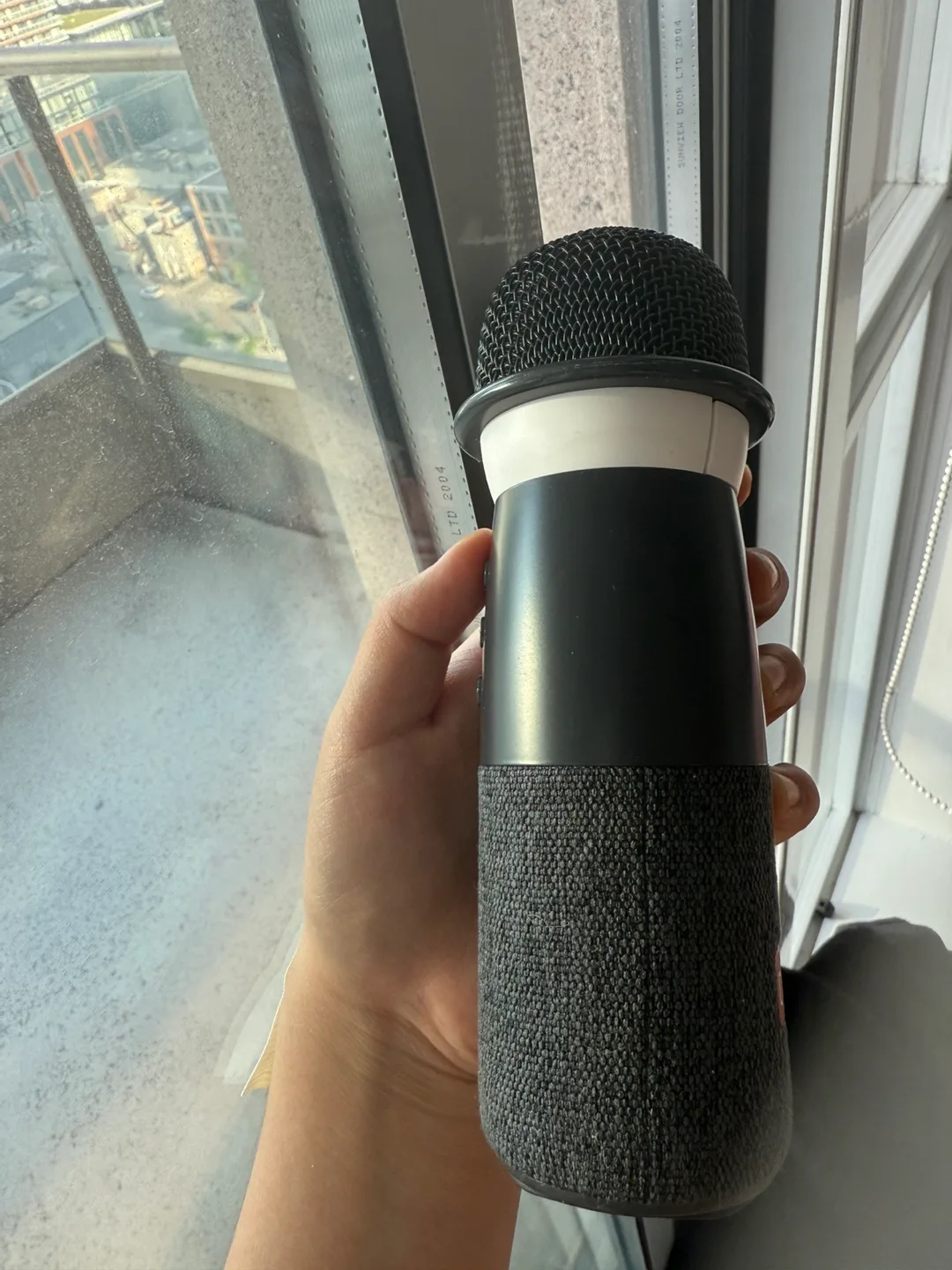 Portable Karaoke Microphone with Speaker thumbnail