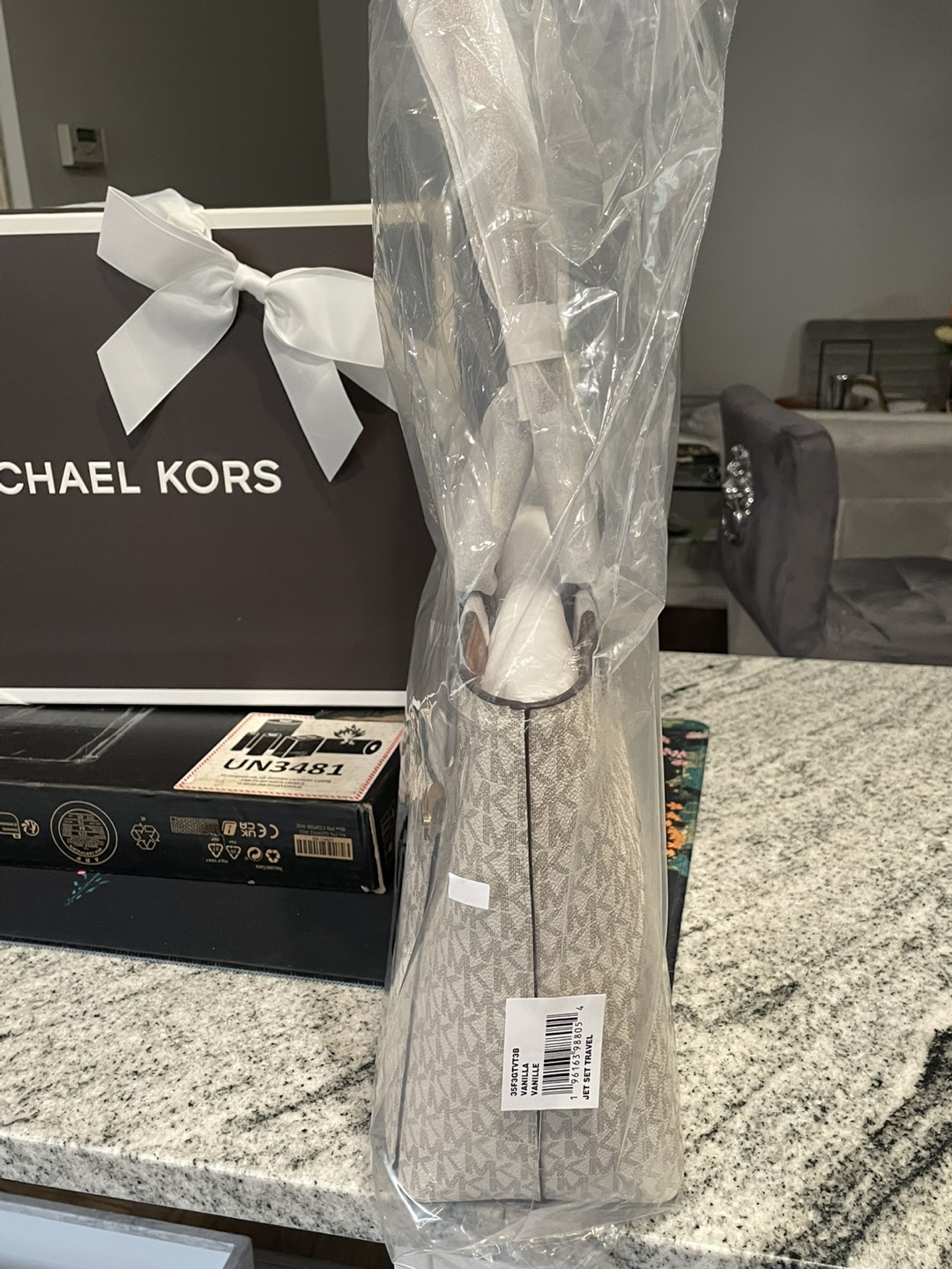 Michael Kors Jet Set Item Tote Bag - Vanilla - photo 2