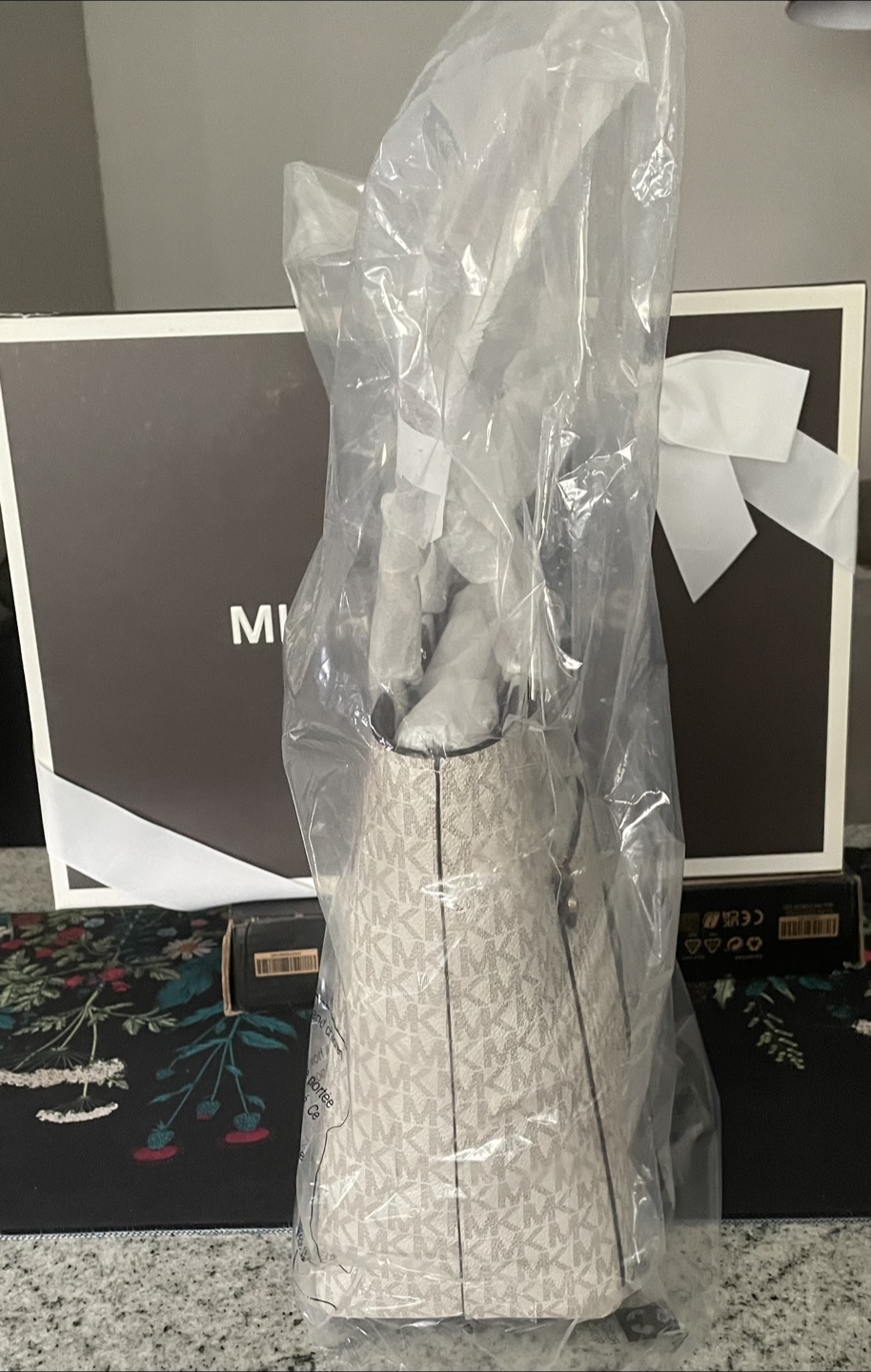 Michael Kors Jet Set Item Tote Bag - Vanilla - photo 4