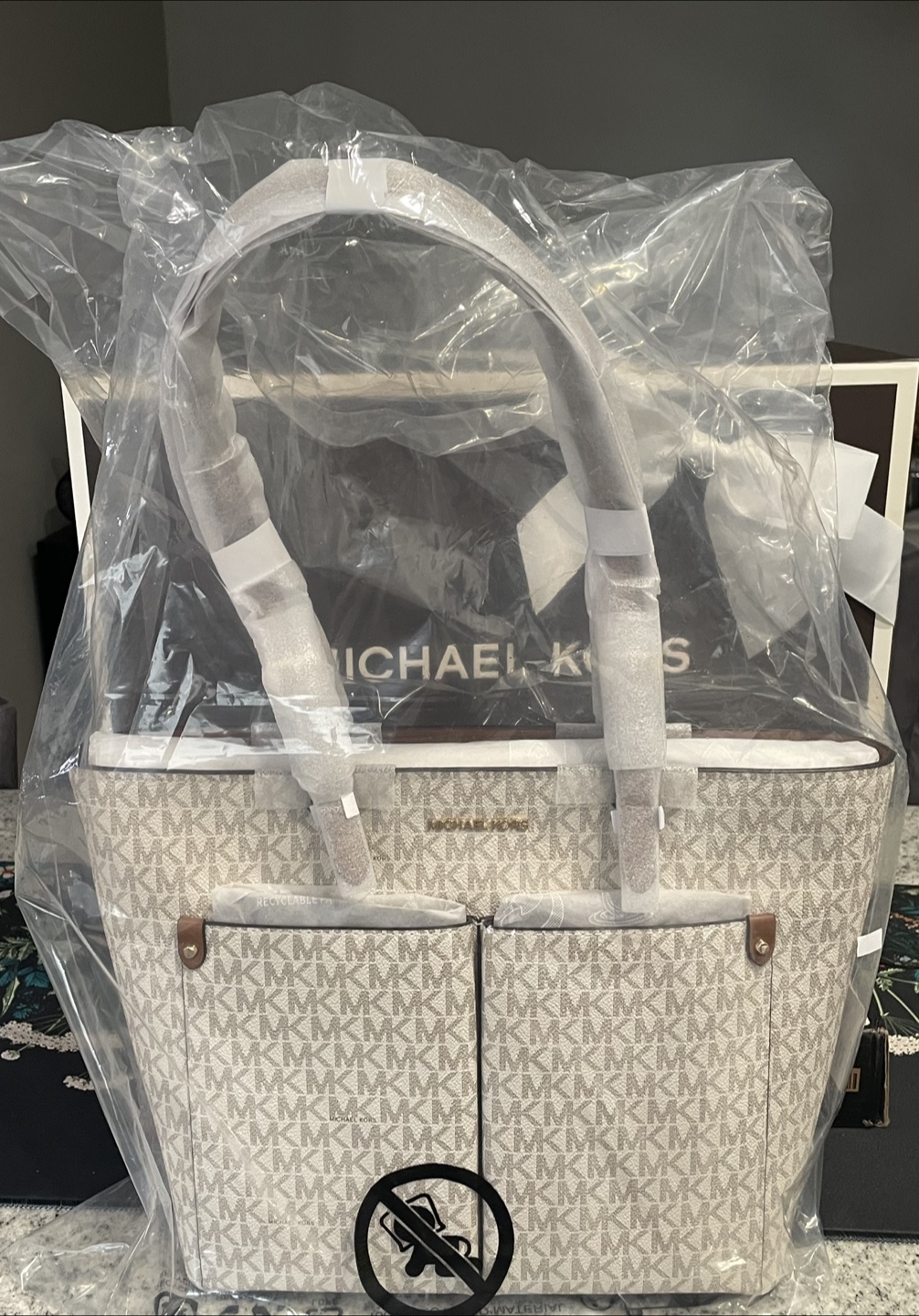 Michael Kors Jet Set Item Tote Bag - Vanilla