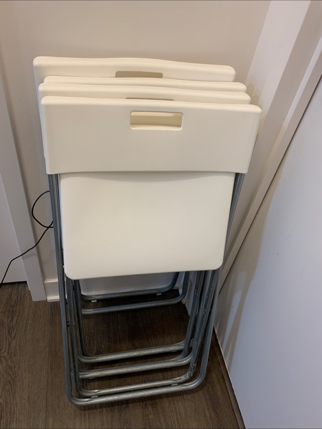Set of four white folding chairs - photo 2