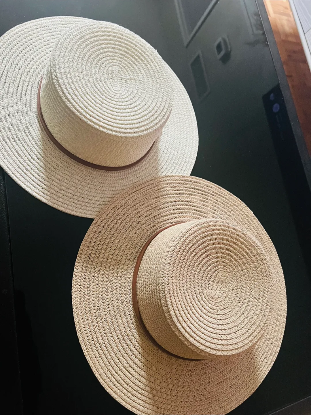 Set of Two Straw Hats image indicator(2)