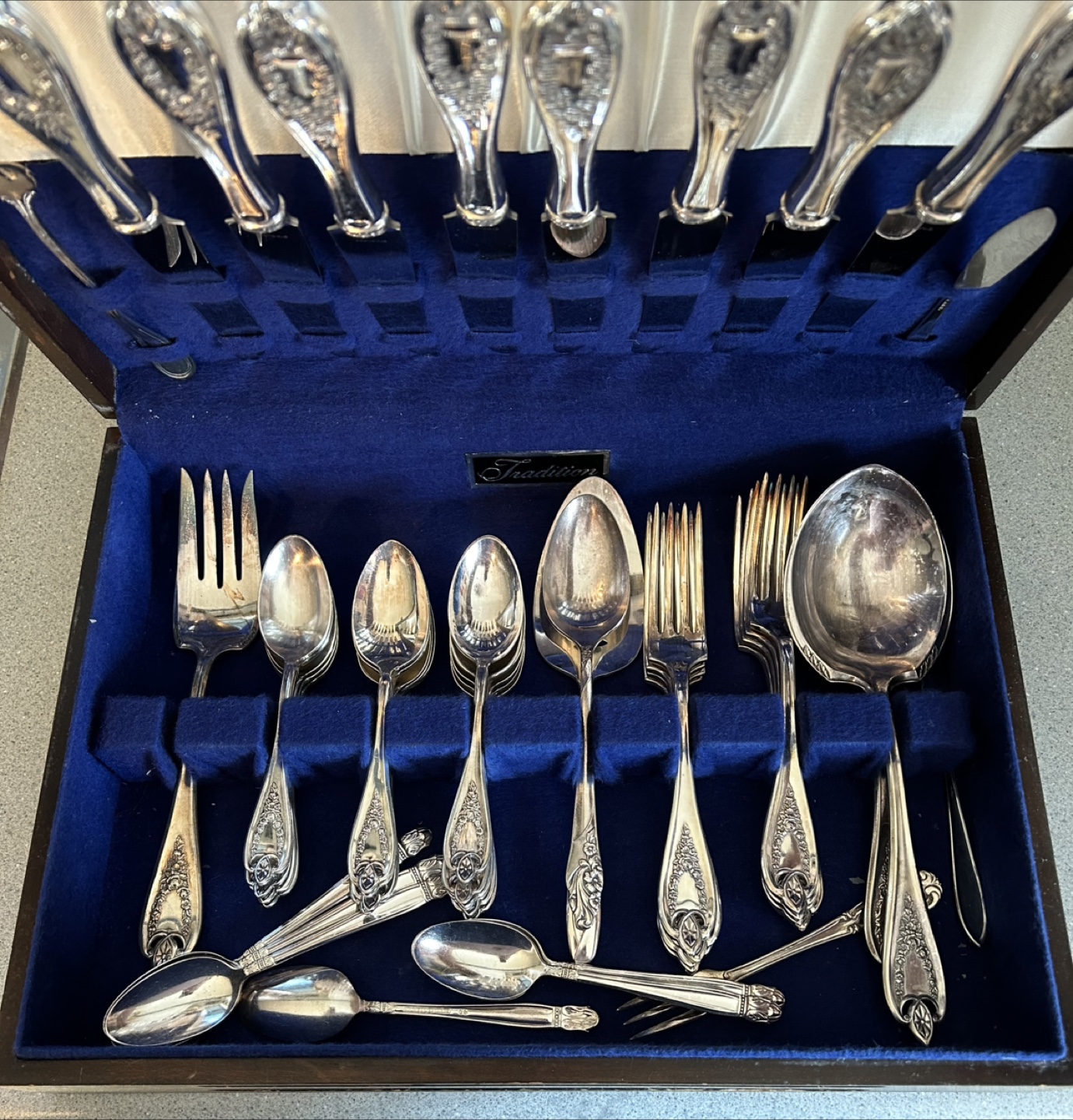 Vintage Oneida Tradition Silverplate Flatware Set