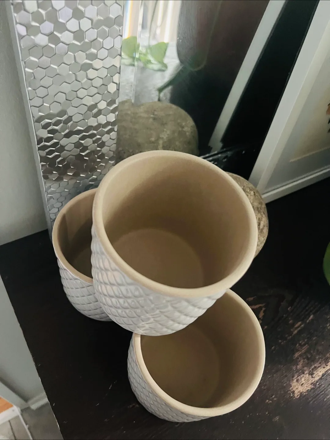 Set of three white ceramic planters image indicator(4)