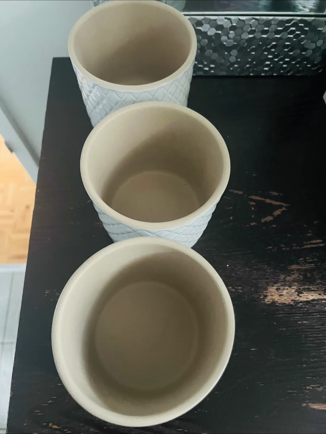 Set of three white ceramic planters image indicator(2)