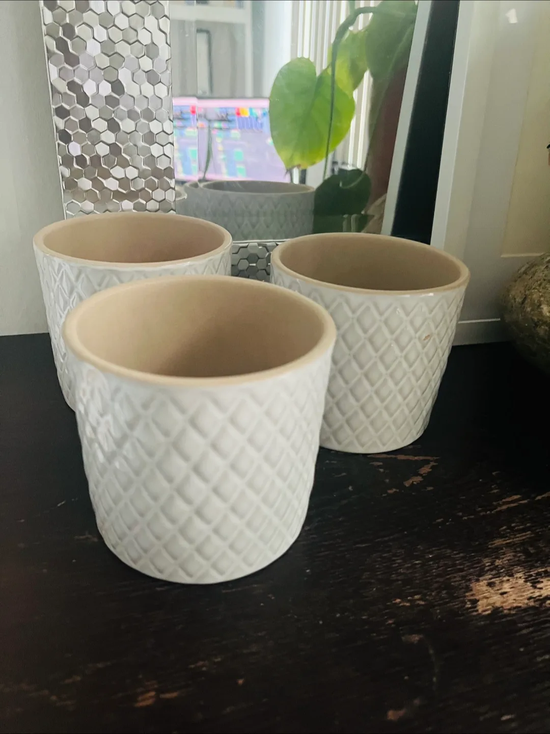 Set of three white ceramic planters image indicator(3)