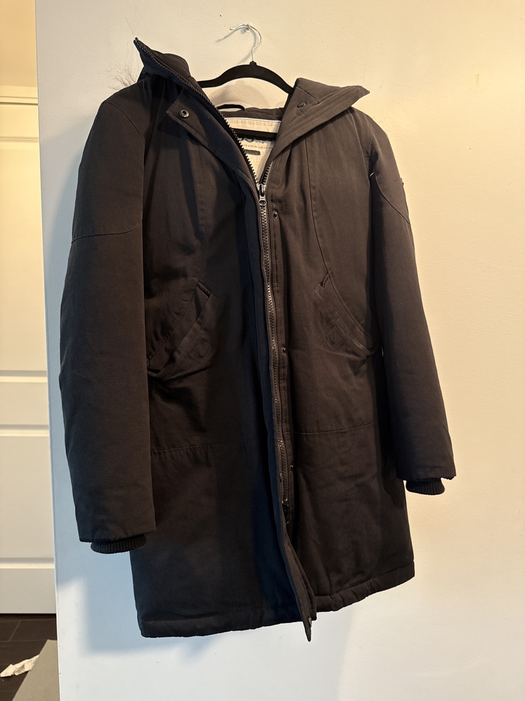 Women's black parka with fur hood - photo 3