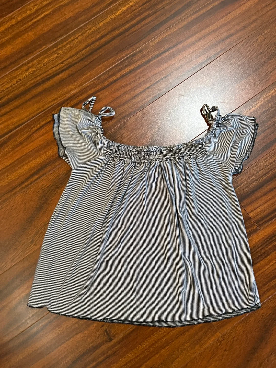 American Eagle women’s small Soft & Sexy t-shirt, black & white image indicator(5)