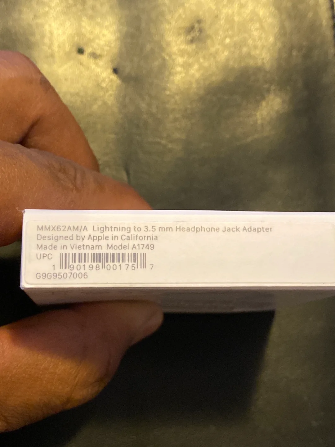 Apple Lightning to 3.5 mm Headphone Jack Adapter - New image indicator(2)