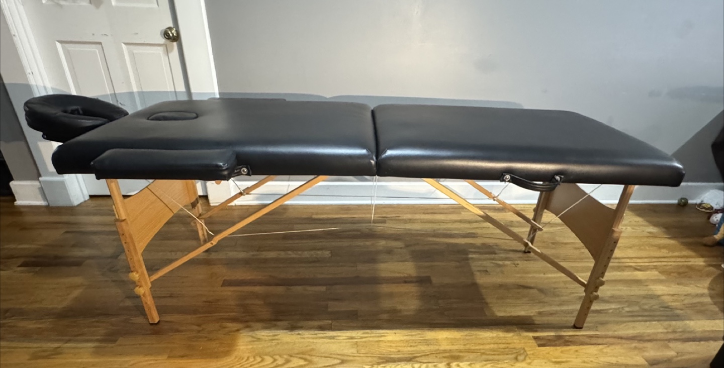 Portable Massage Table with Accessories 🥕