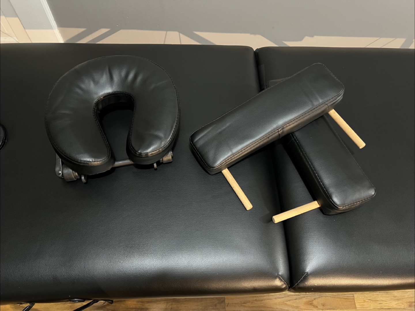 Portable Massage Table with Accessories 🥕 - photo 3