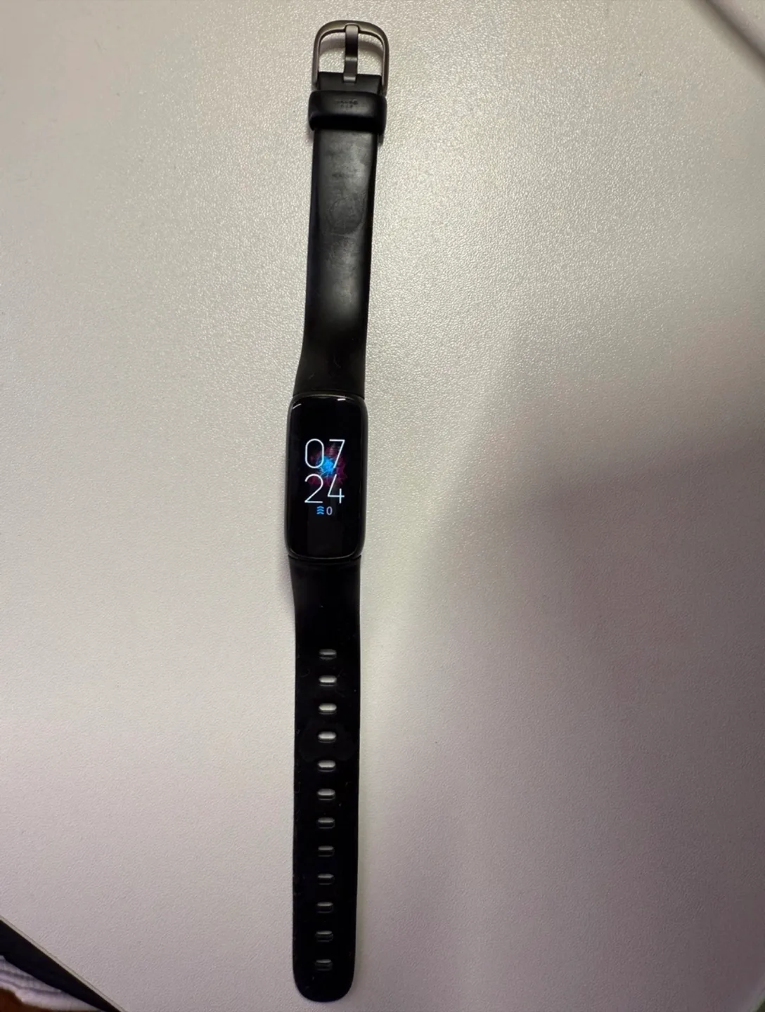 Fitbit Luxe Fitness Tracker image indicator(3)