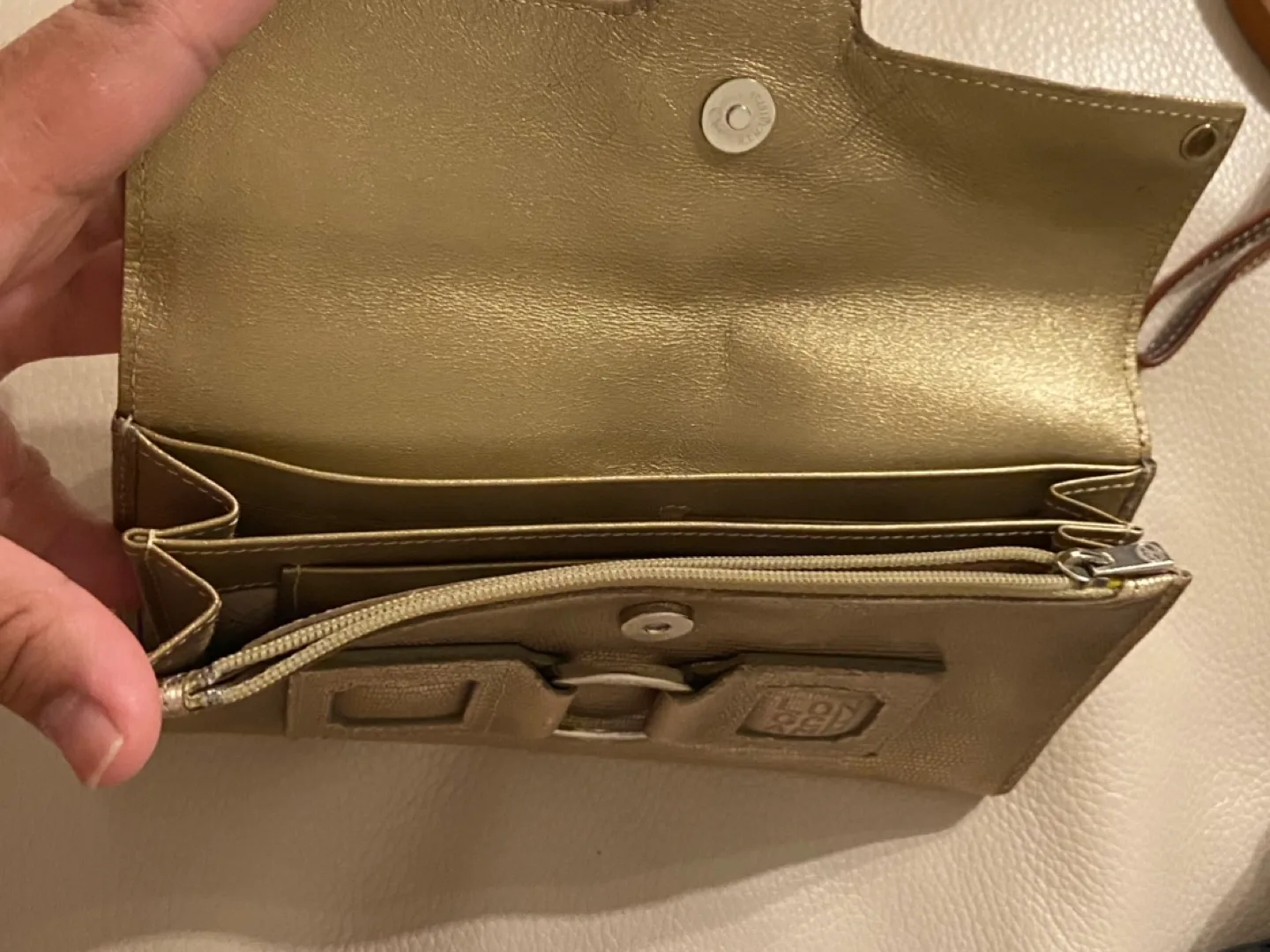 Authentic Longchamp Gold Leather Wallet image indicator(2)