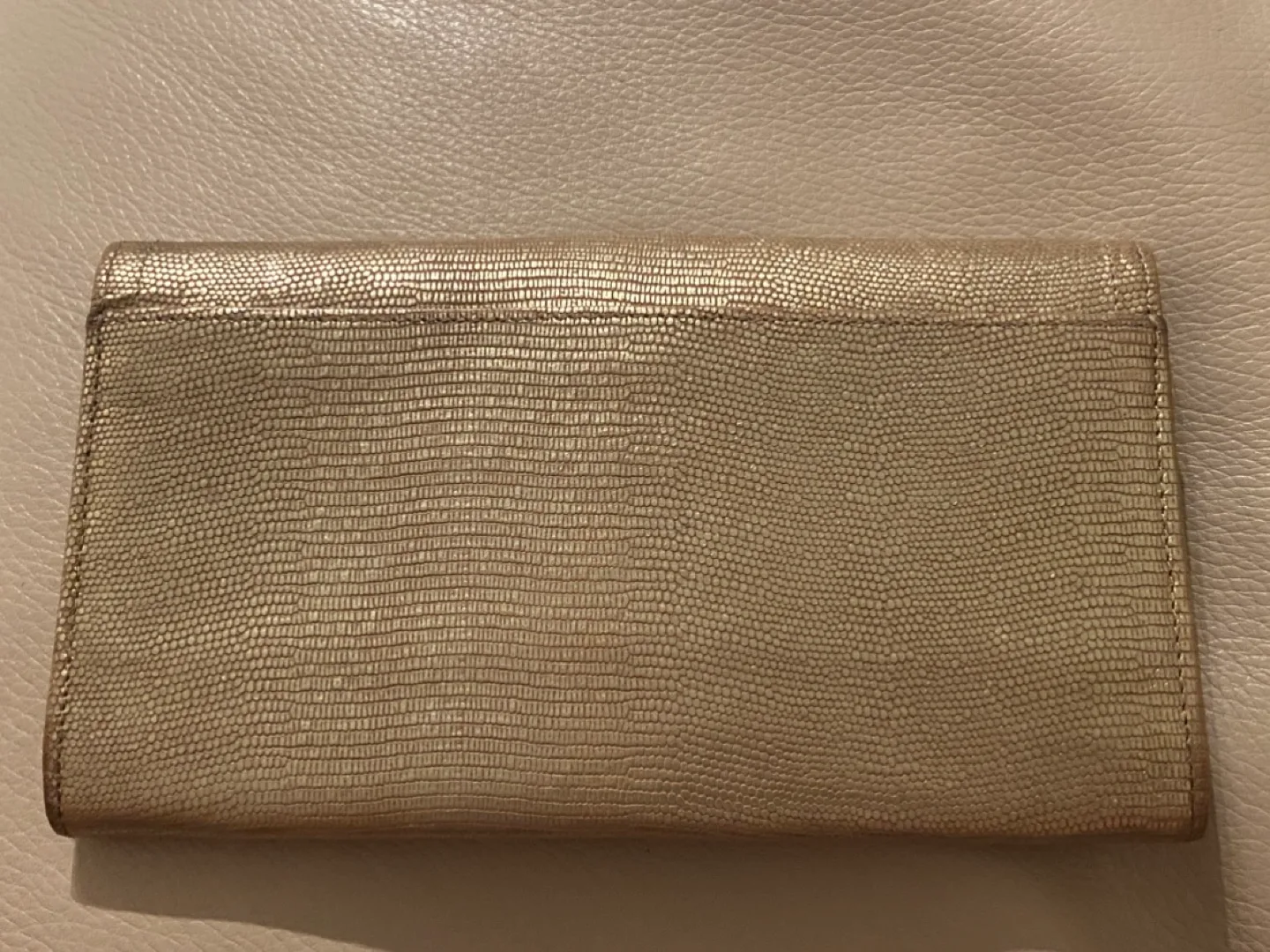 Authentic Longchamp Gold Leather Wallet image indicator(3)
