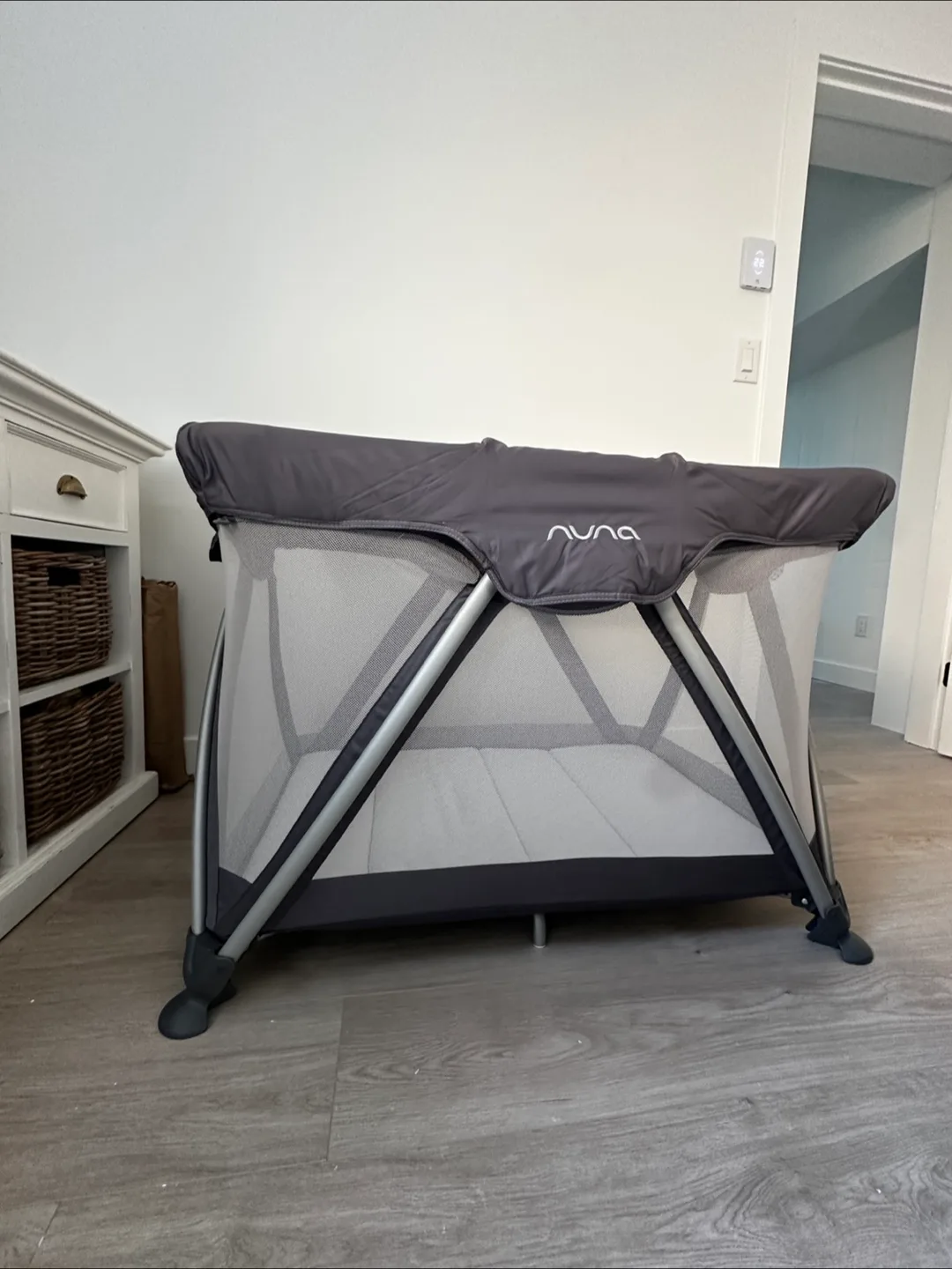 Nuna Sena Aire Travel Crib image indicator(2)