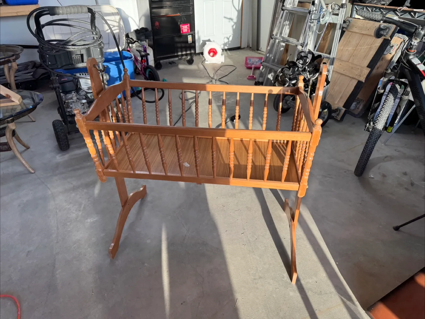 Rocking crib / cradle thumbnail