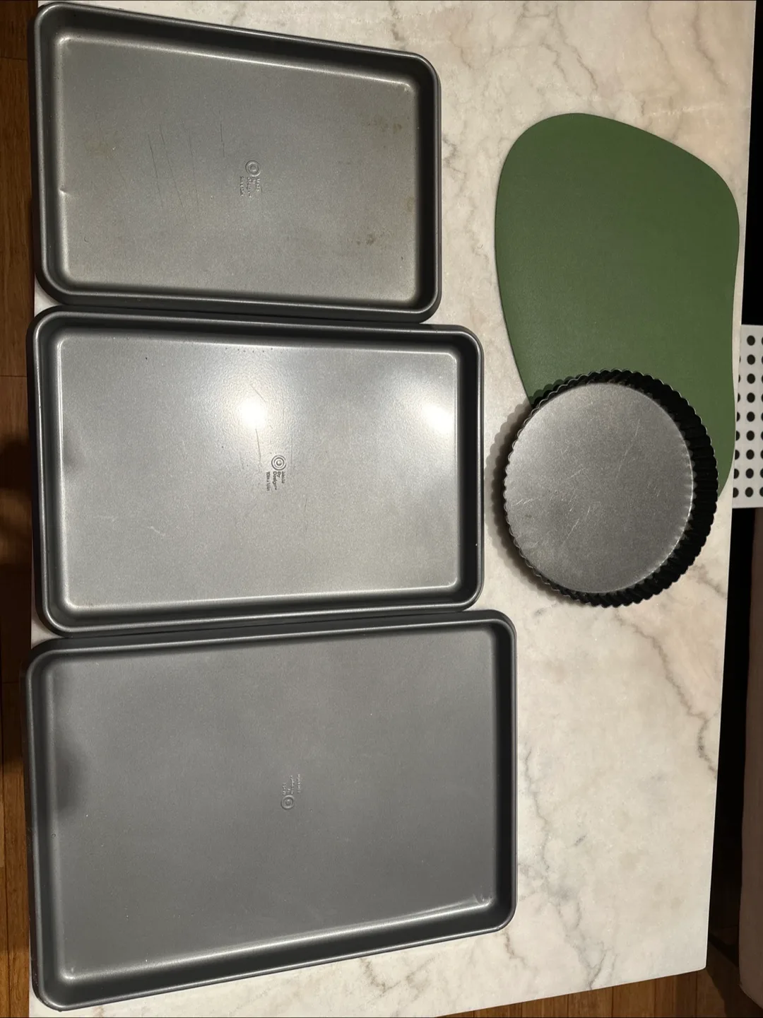 3 Baking Sheets and Tart Pan thumbnail
