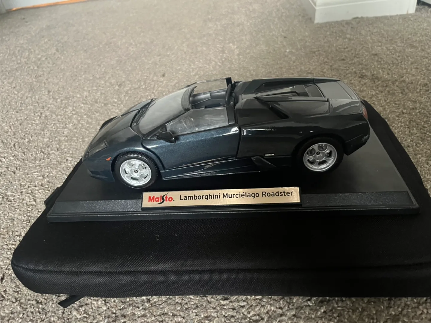 Maisto Lamborghini roadster Die-Cast Model Car thumbnail