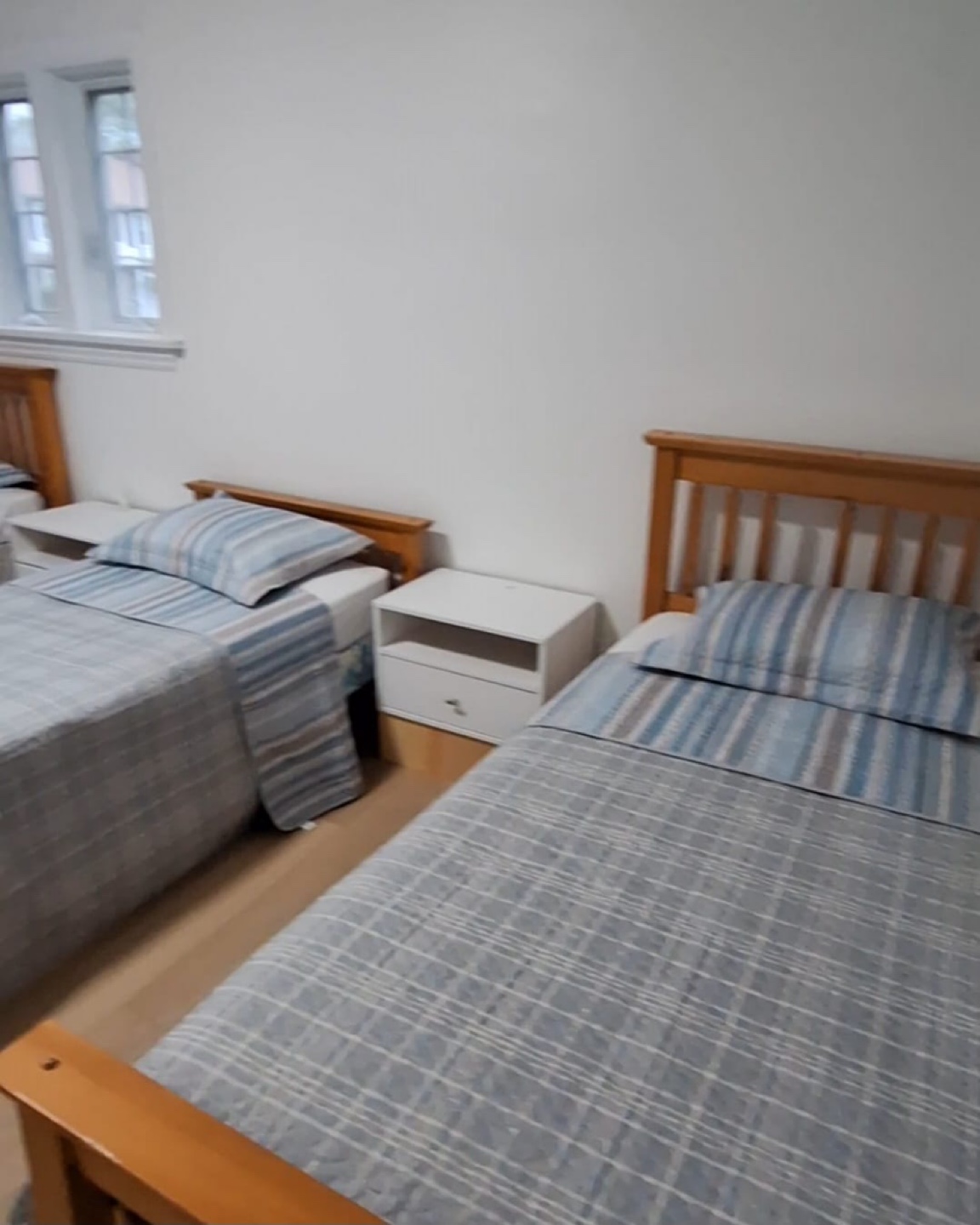 Twin-Size Beds x3 - photo 2