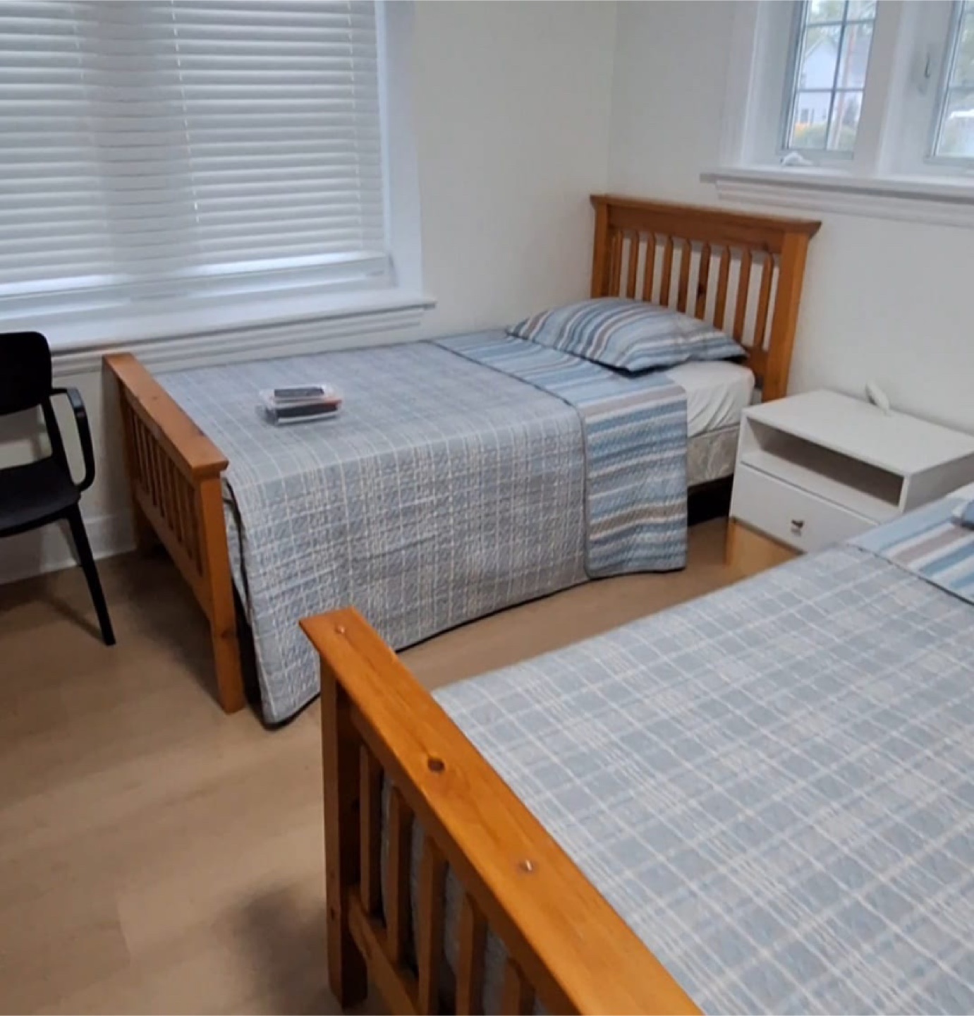 Twin-Size Beds x3 - photo 3
