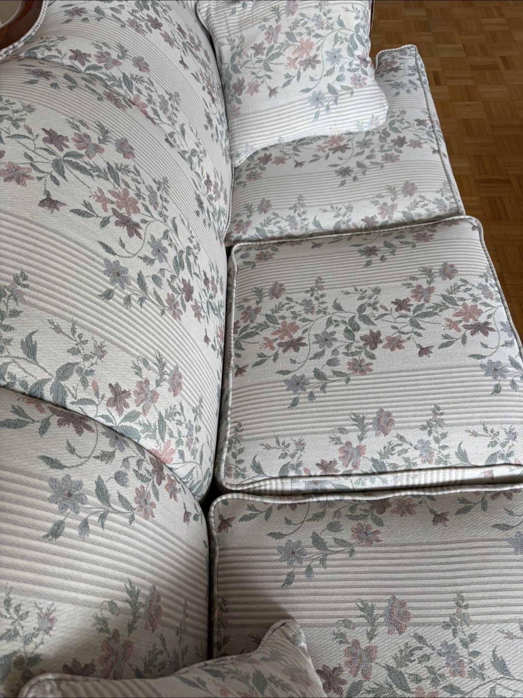 COUCH / SOFA