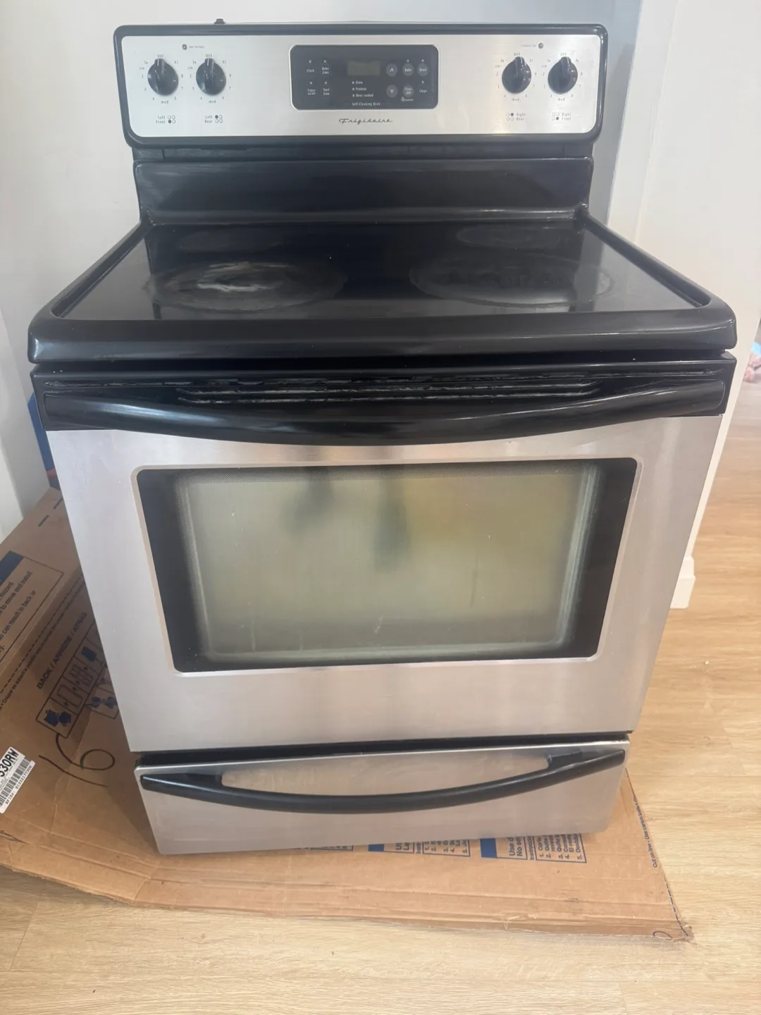 Freestanding Electric Range thumbnail