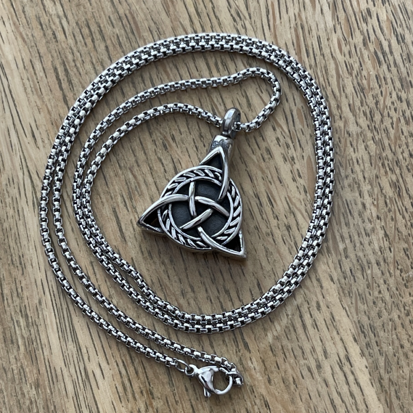 Celtic knot Urn stainless steel necklace - photo 2