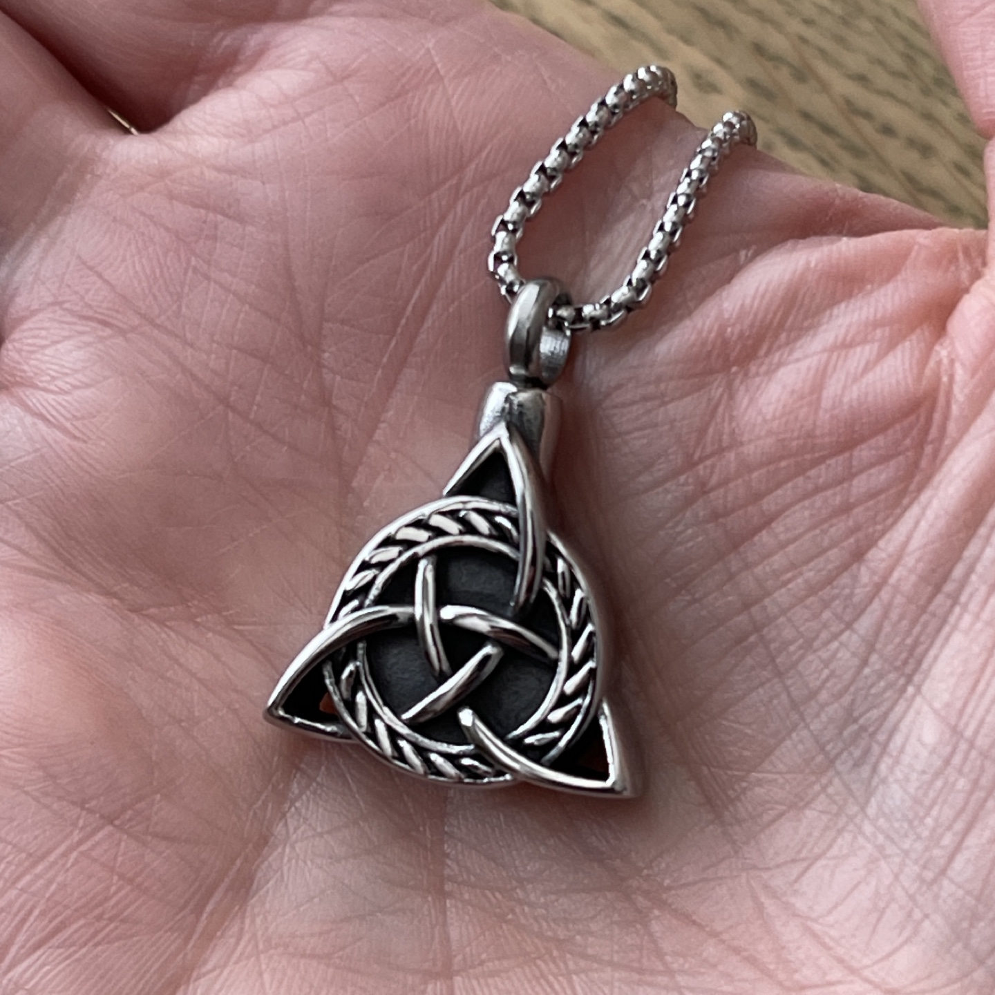 Celtic knot Urn stainless steel necklace - photo 3