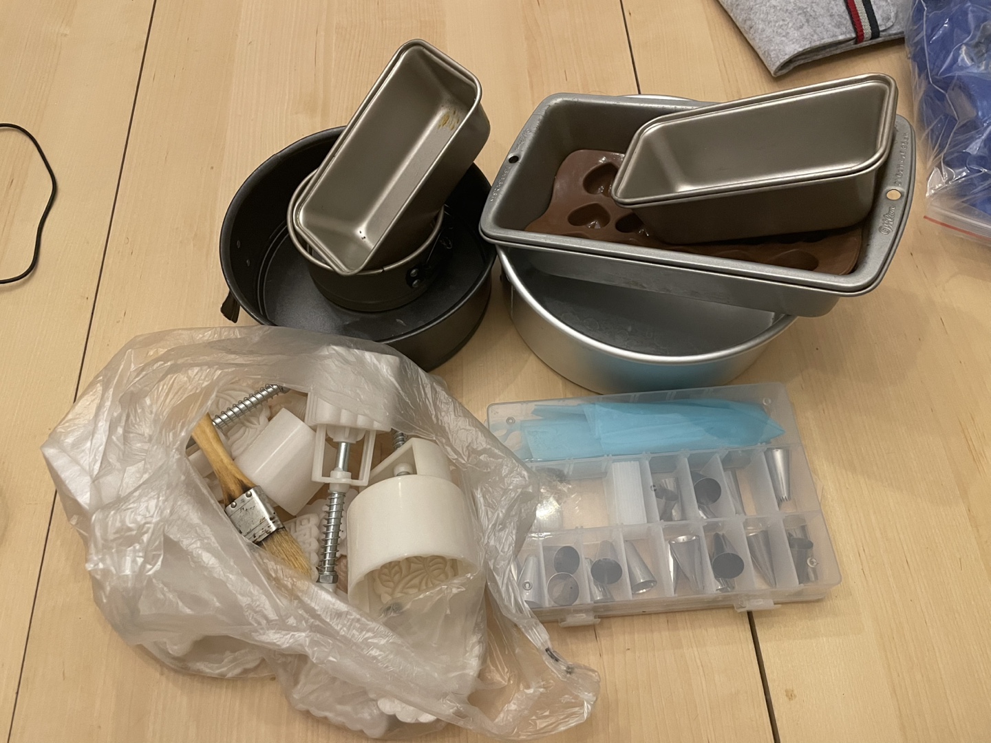 Baking Set: Loaf Pans, Cake Rings, Piping Tips & Mooncake Molds