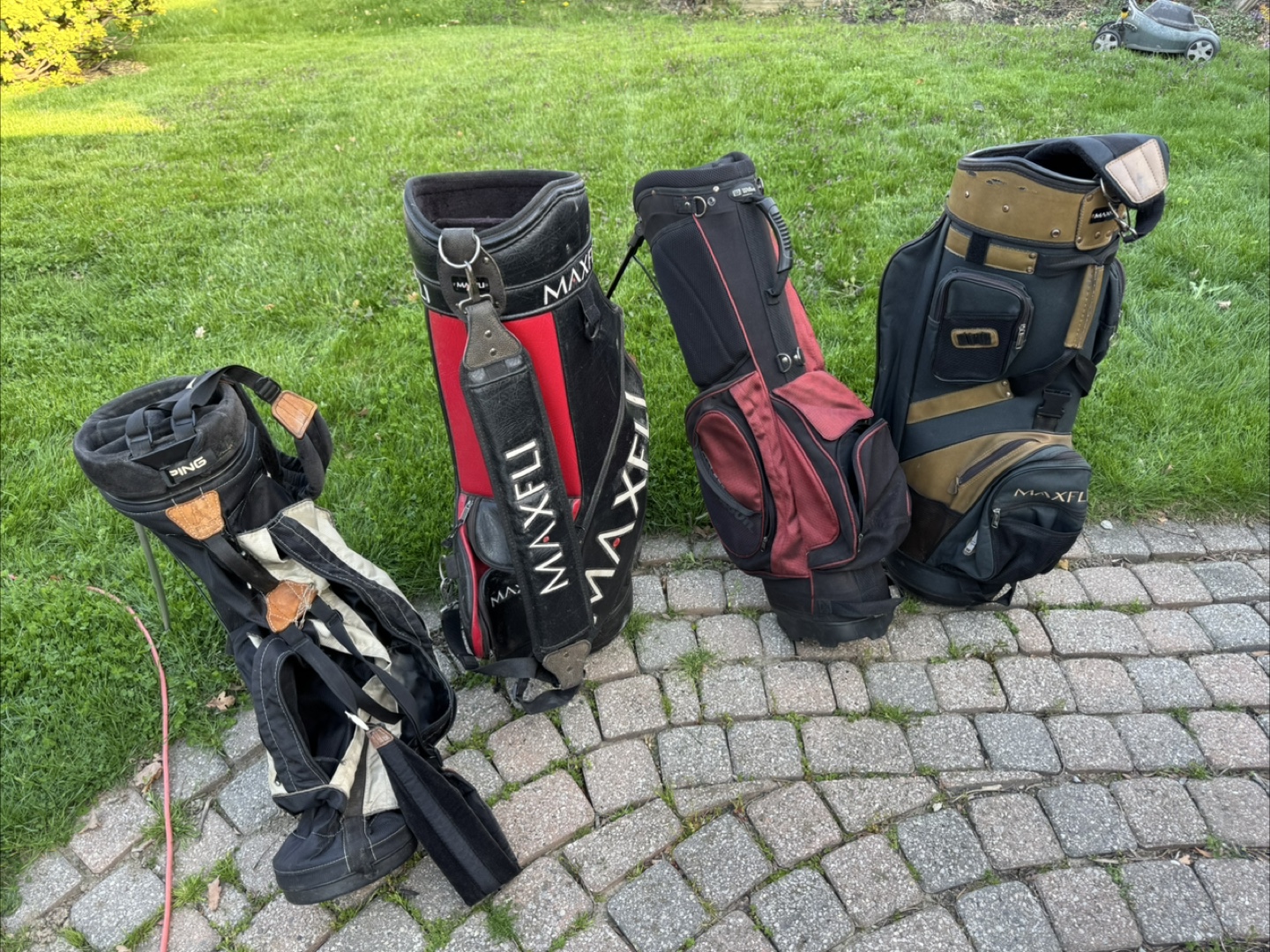 9 Used Golf Bags. Tiralist ping maxfli taylermadw - photo 2