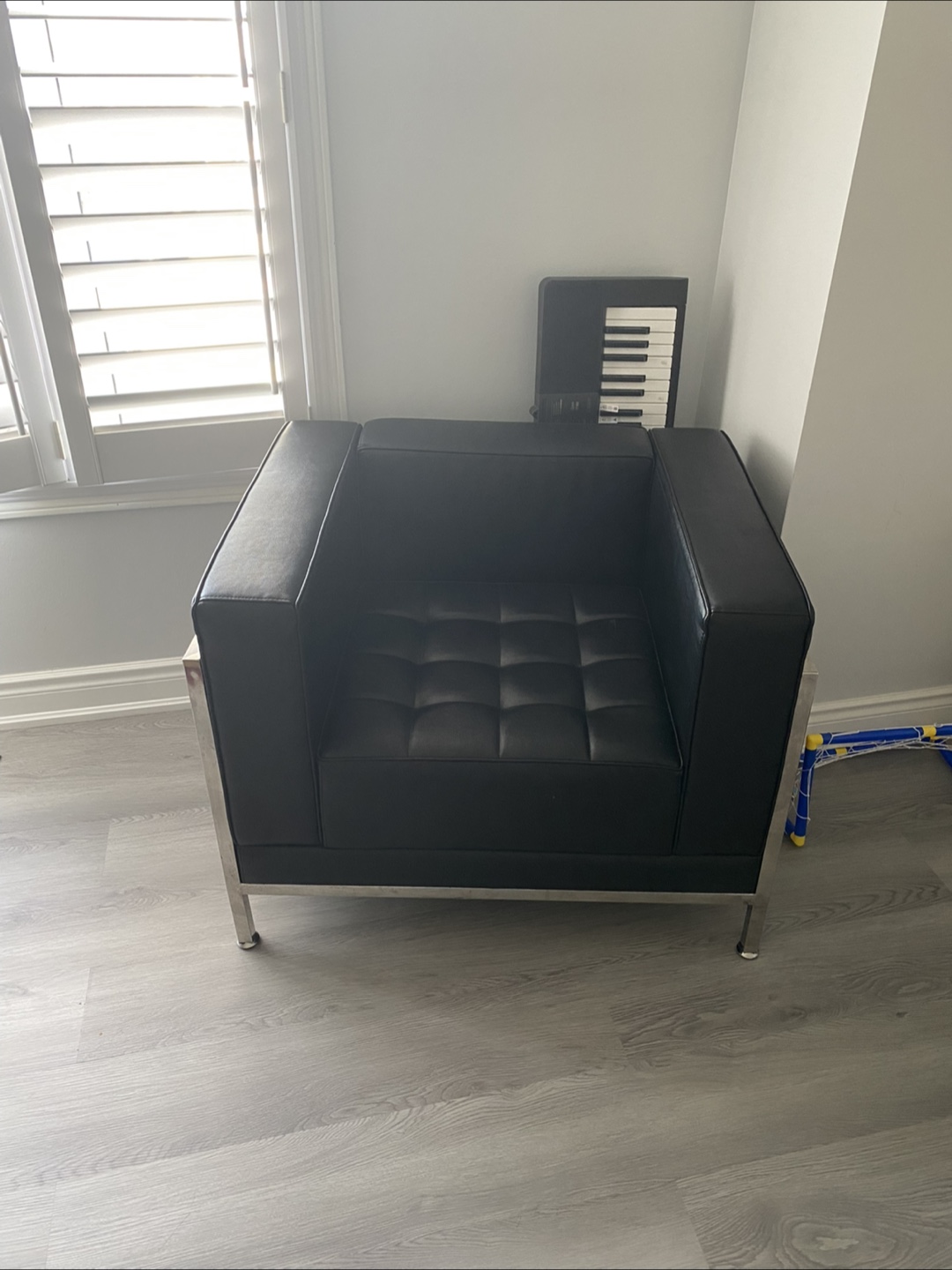 Modern Black and White Leather Living Room Set - photo 4