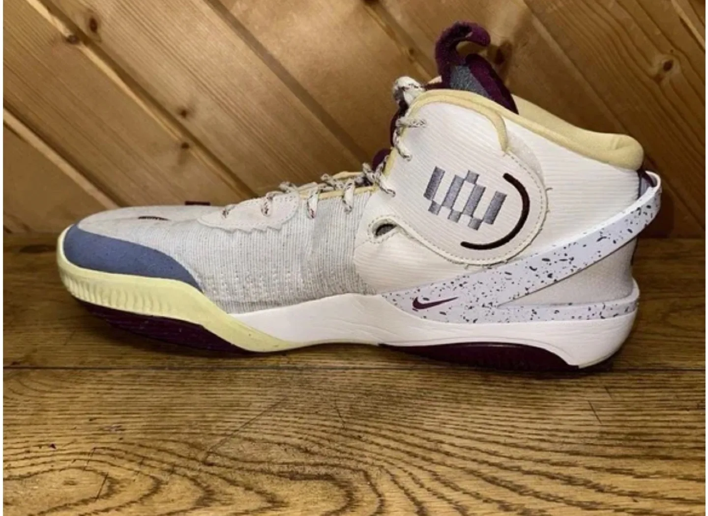 Nike Air Deldon Phantom /Sangria Basketball Sneakers US 15 image indicator(5)