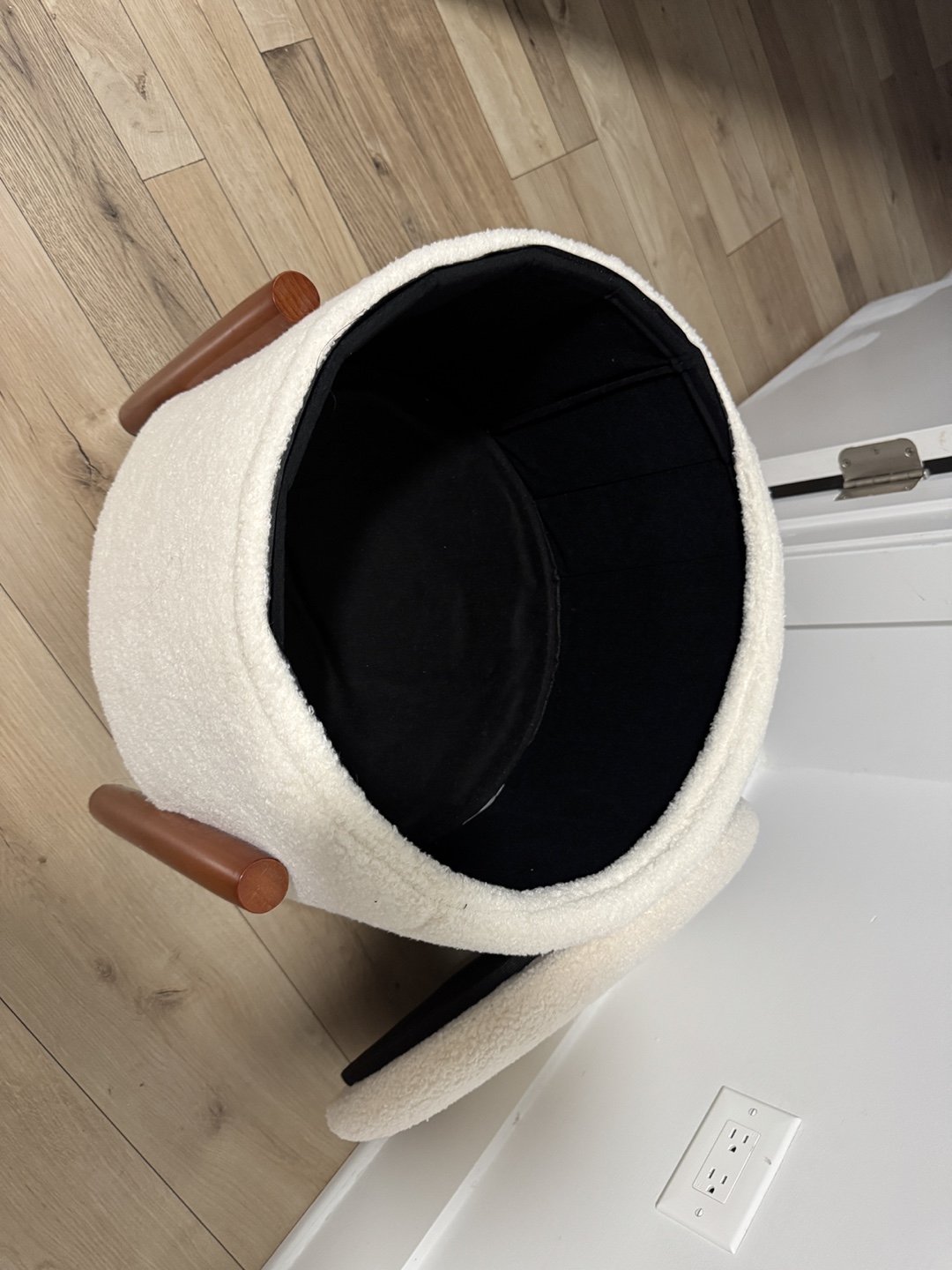Round Storage Ottoman with Wooden Legs - photo 2
