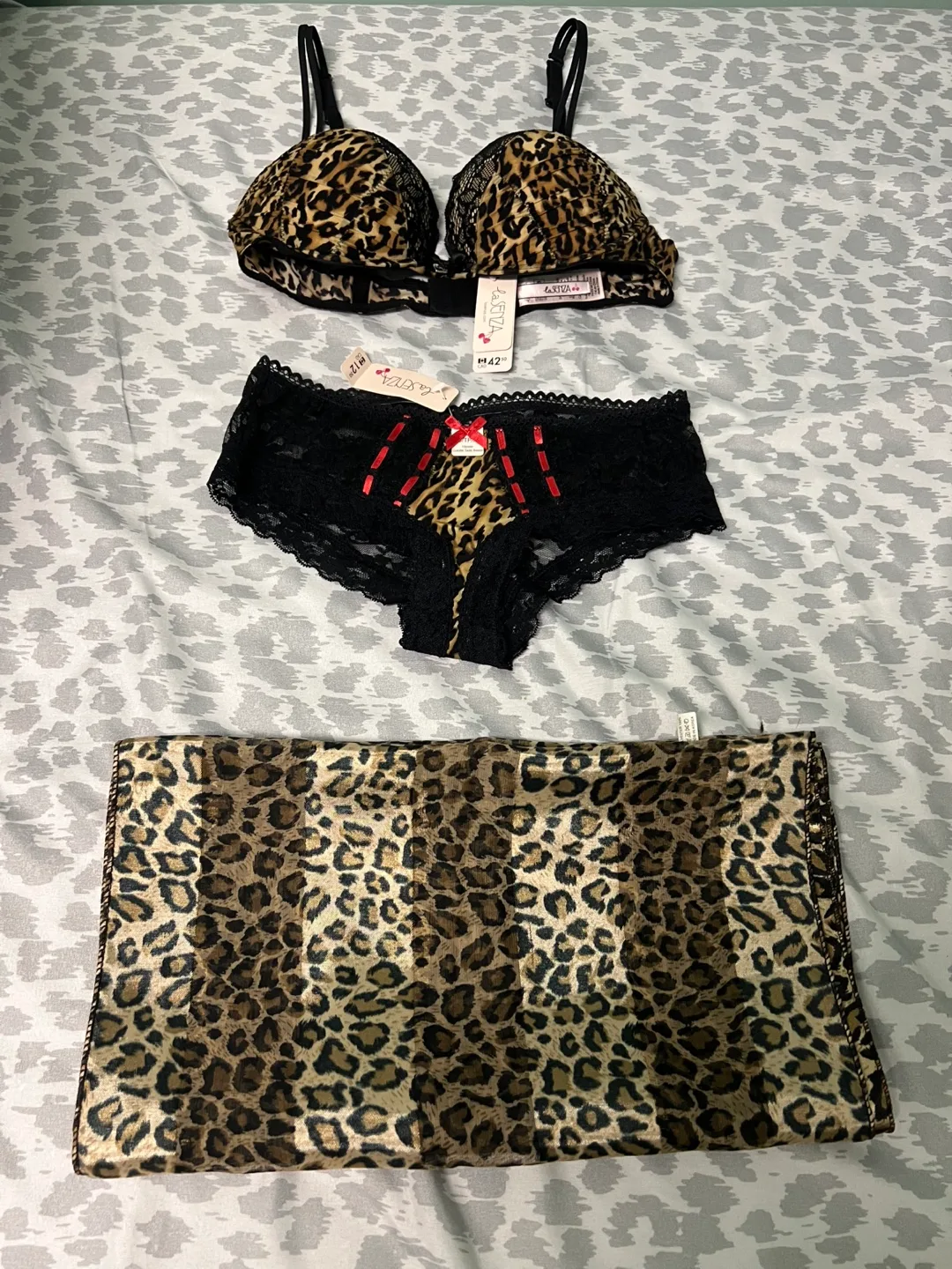 Leopard Print Bra and Panty Set with Scarf image indicator(2)