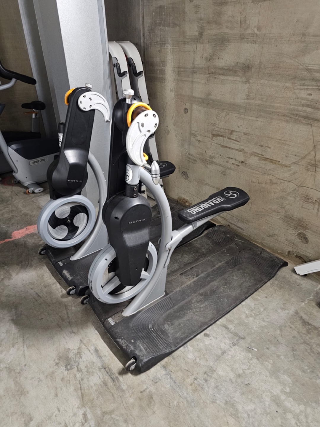 Pair of Matrix Fitness kranking machines - photo 2