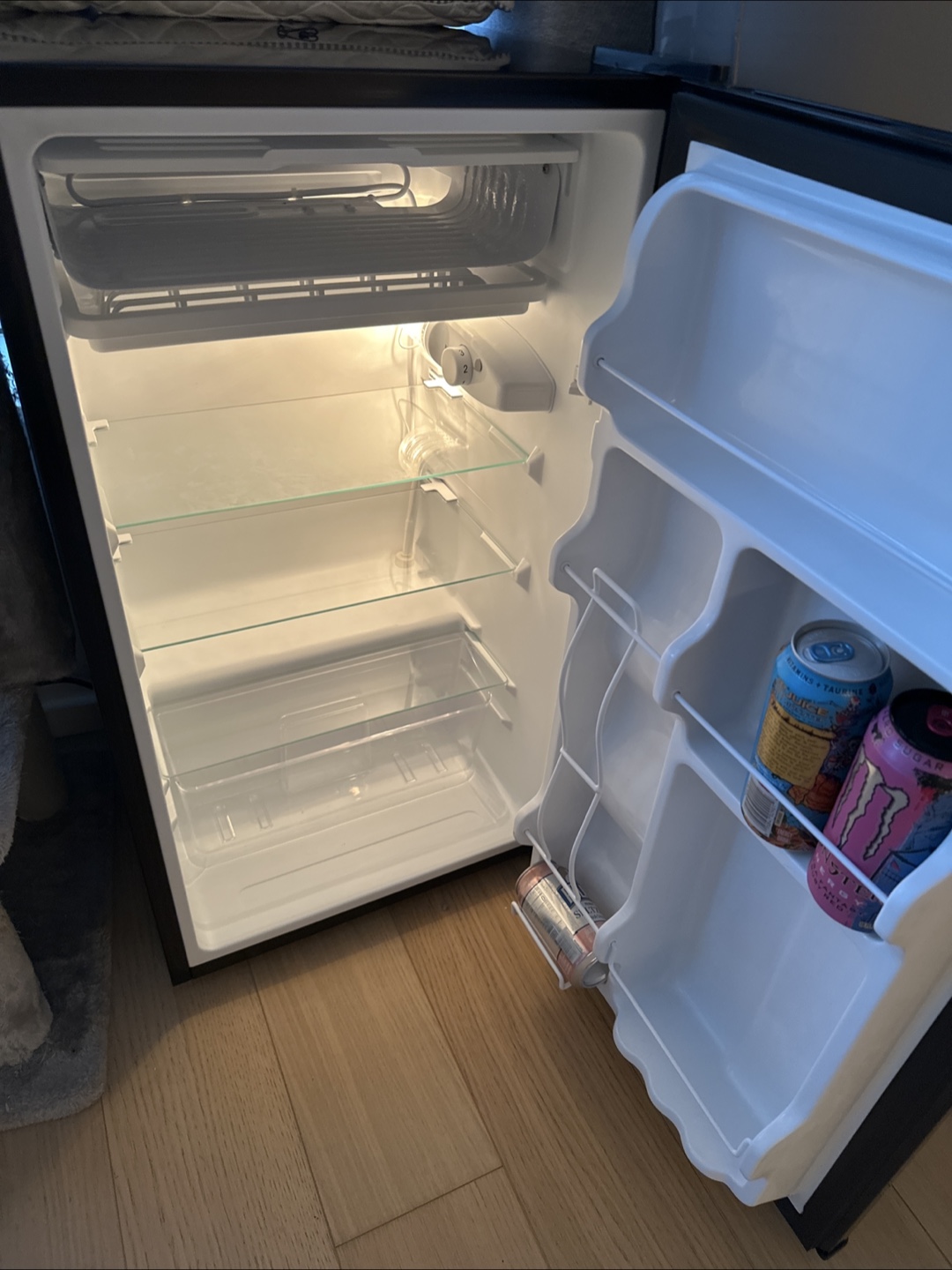 Midea Mini Fridge - photo 2