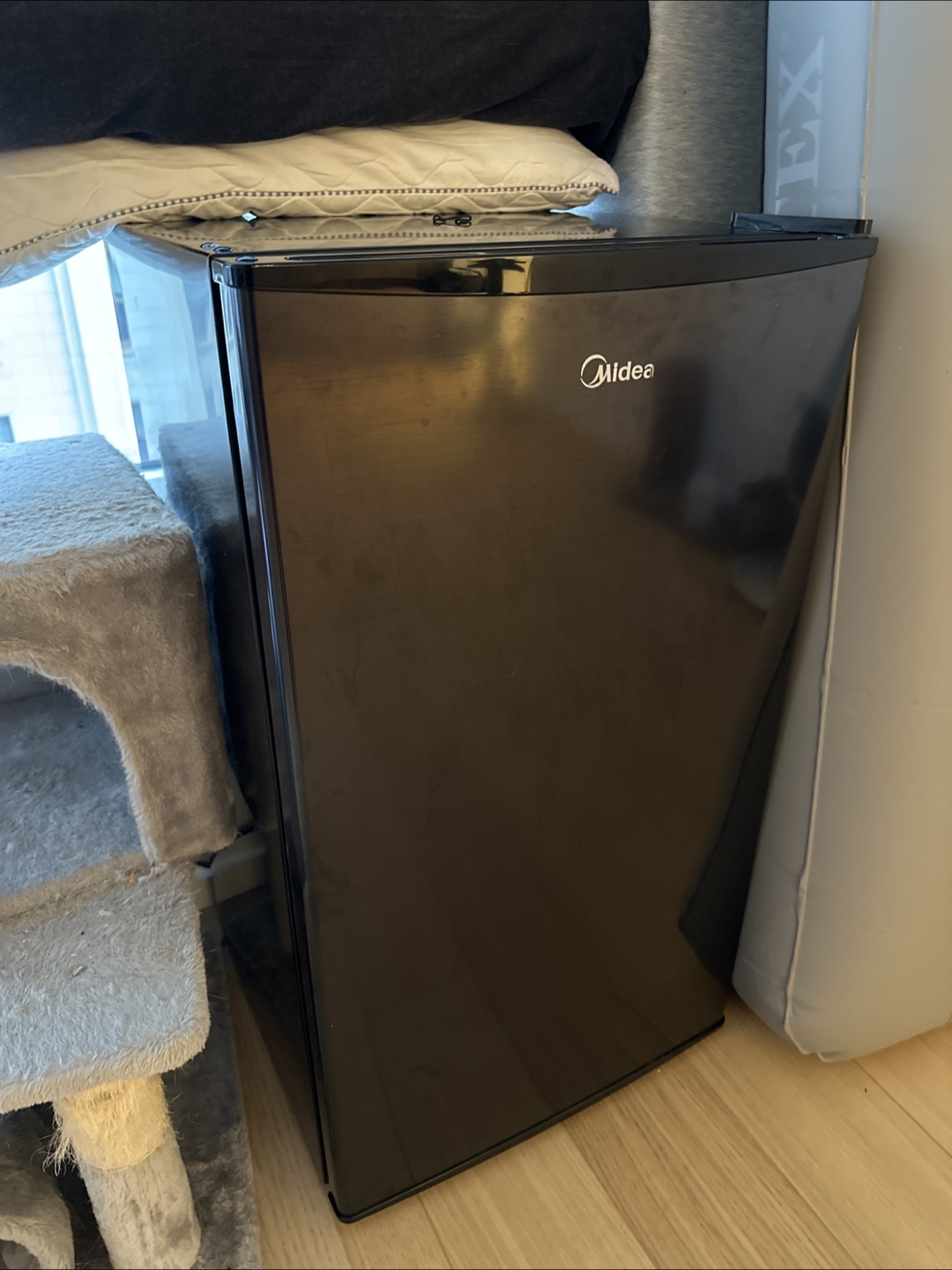 Midea Mini Fridge