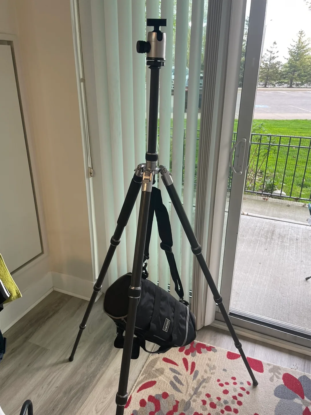 Used Carbon Fibre Tripod with Bag thumbnail