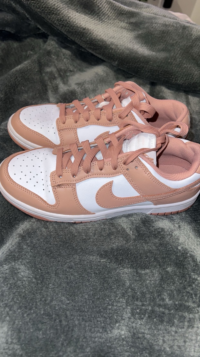 Nike Dunk Low Womens Casual Sneakers