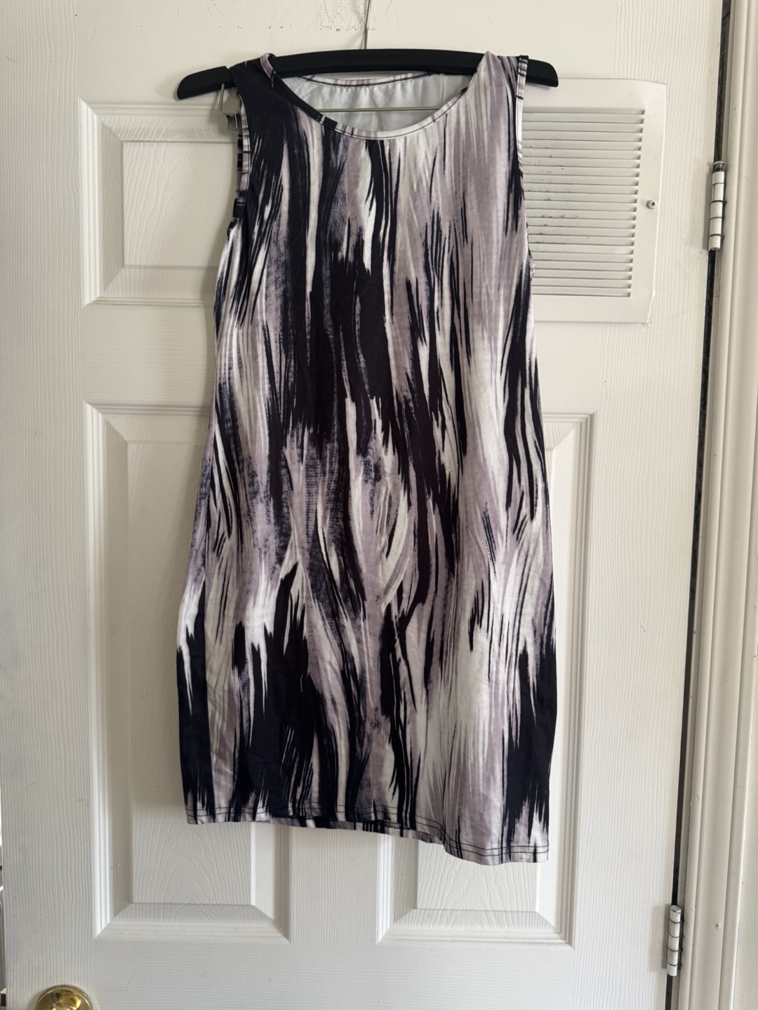 Women's sleeveless mini dress, black and white abstract print