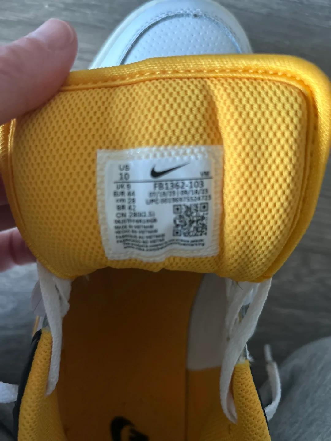 Nike Sneakers - Size 10 image indicator(3)